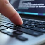 découvrez comment accéder facilement au bios sur windows 10 grâce à notre guide étape par étape pour configurer votre ordinateur en toute simplicité.